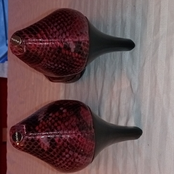 Calvin Klein Parisa peeptoe pumps snake embossed leather 10 red nwot - Picture 4 of 9